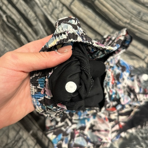 Lululemon hotty hot short 2.5’ - Picture 4 of 4